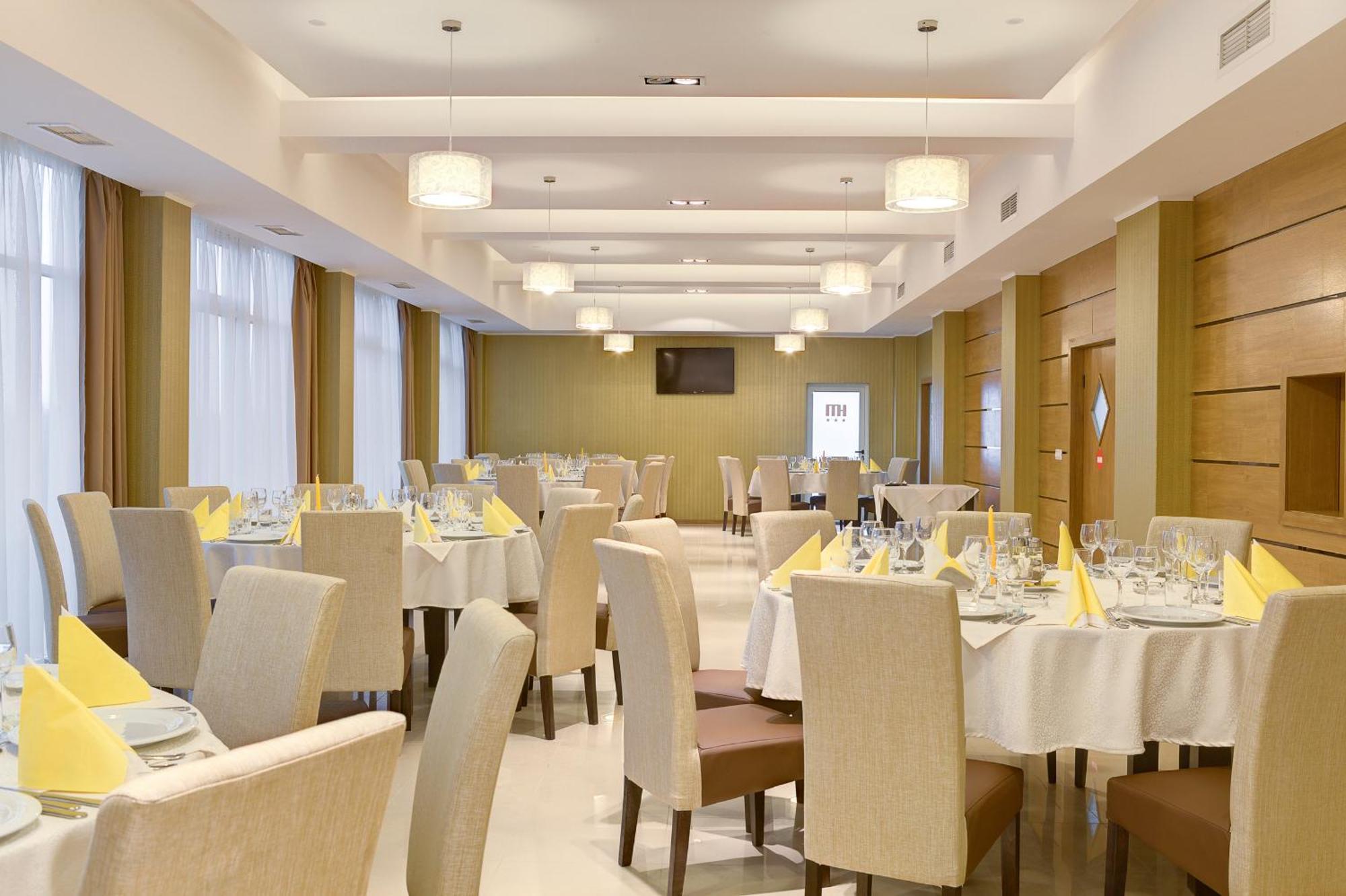 Hotel Mariss Alba Iulia Exterior photo